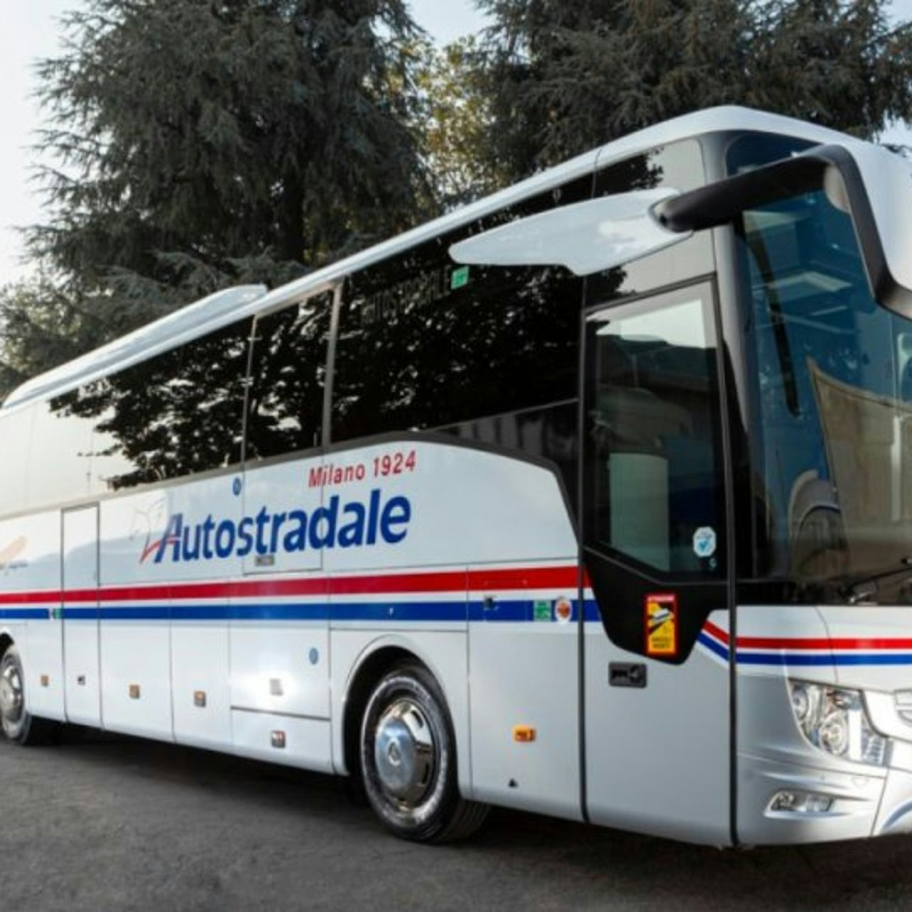 London: Express Bus Shuttle from London Stansted Airport to Stratford - Photo 1 of 6